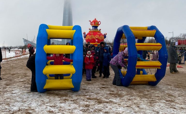В парке 300-летия СПб прошел масленичный фестиваль