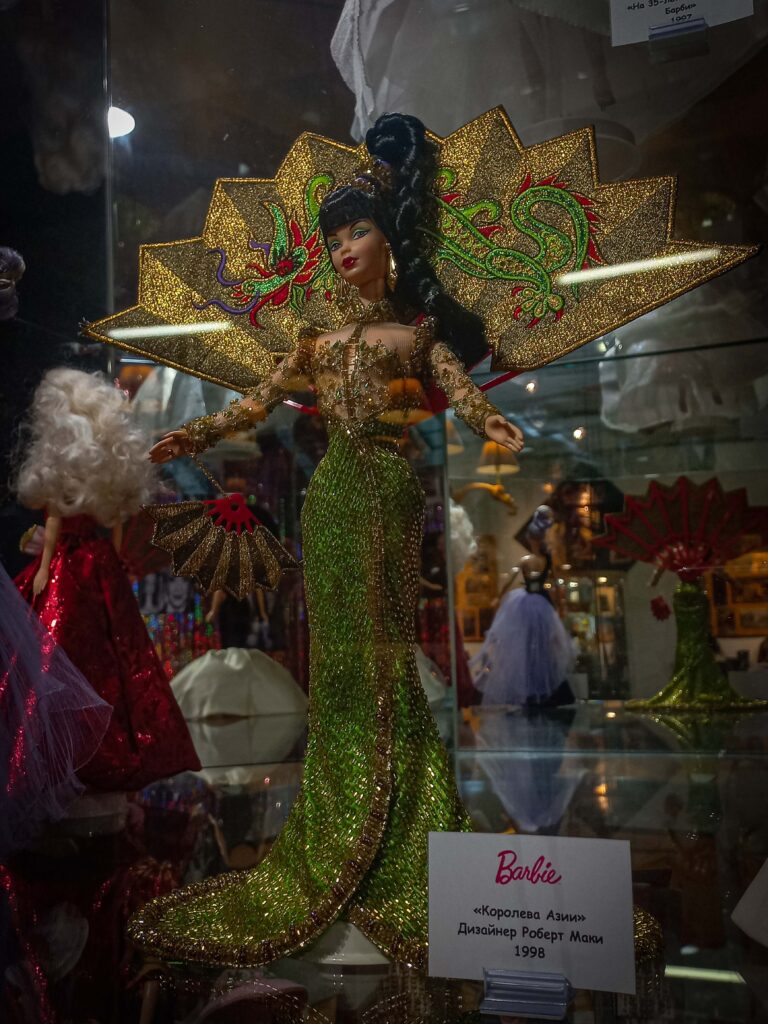 «Королева Азии» 1998г., выставка Барби